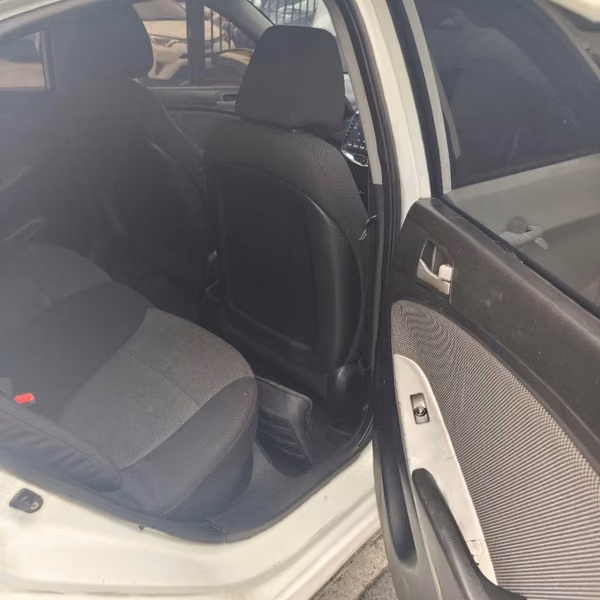 Hyundai Accent 2012