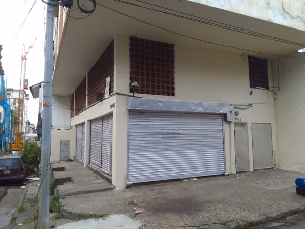 COMMERCIAL LOCAL RENTAL GROUND FLOOR / APARTMENT LOCATED ON THE THIRD FLOOR