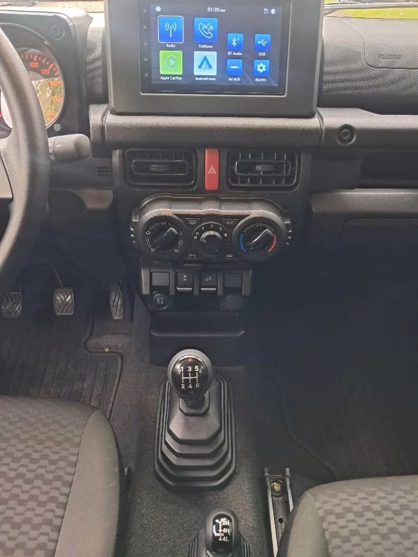 Vendo Suzuki Jimny 2023 21,260 kms • Transmisión manual • Tracción 4x4