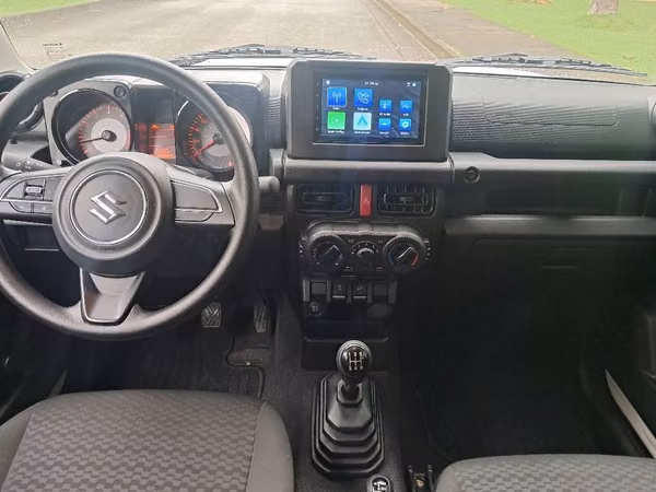 Vendo Suzuki Jimny 2023 21,260 kms • Transmisión manual • Tracción 4x4