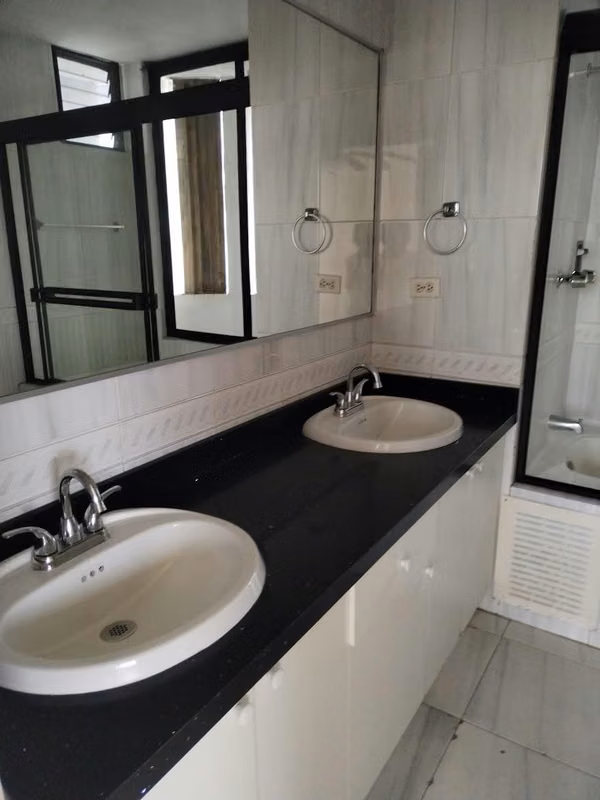 APARTMENT FOR SALE IN CALLE 50
