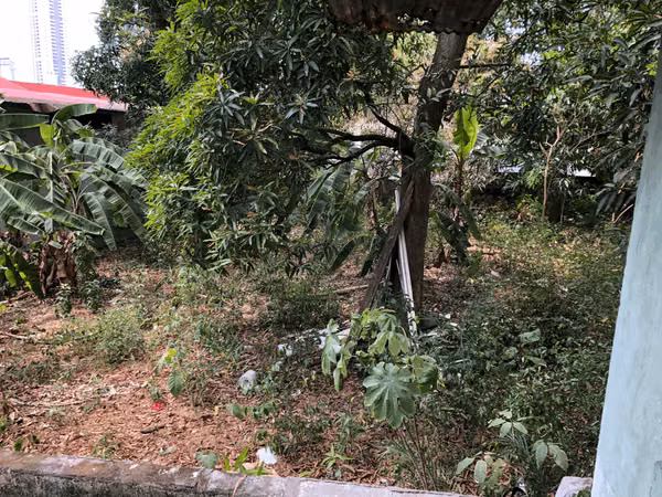 EN VENTA TERRENO Ave. Santa Elena