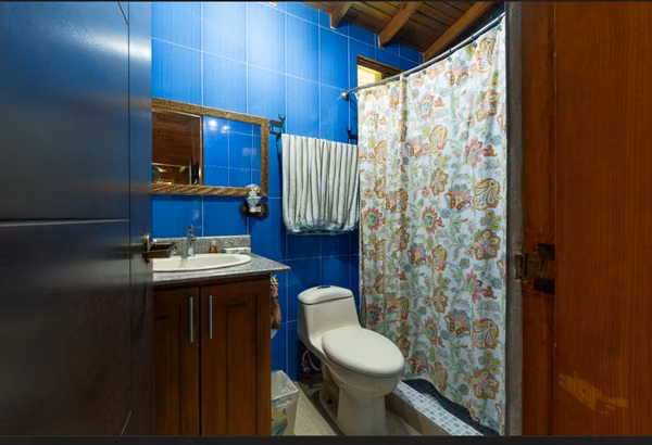 House in El Valle de Anton 3BR 5BA Large Lot Nature Setting