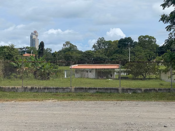 Terreno en Coronado cerca del P.H.  Paraíso Village Coronado