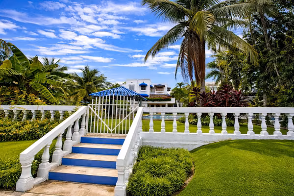 FOR SALE – OCEANFRONT House in Playa Blanca – HIGH VALUED ASSET in Prime Location PRG-02