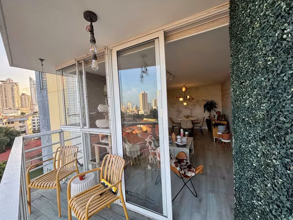 Pueblo Nuevo 75m2 Fully Remodeled Price 134,900 Negotiable - PH Mirador de Siena