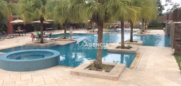 Clayton, Venta de Casa Unifamiliar en Embassy Club con amplia terraza