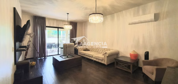 Clayton, Venta de Casa Unifamiliar en Embassy Club con amplia terraza