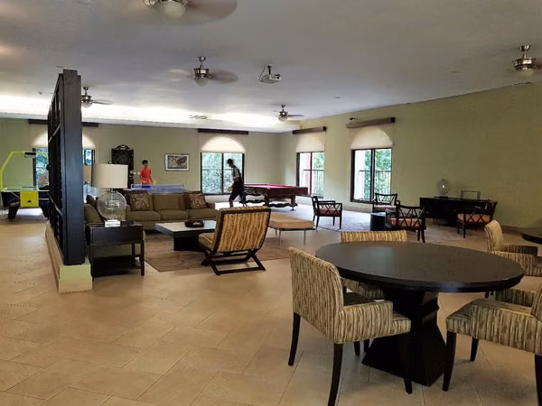 Clayton, Venta de Casa Unifamiliar en Embassy Club con amplia terraza