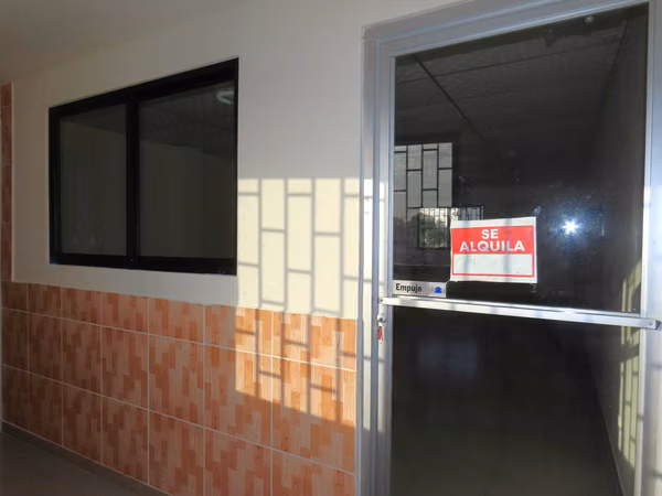 ALQUILER | LOCAL COMERCIAL # 6 - PLANTA ALTA - 40 M2 | EDIFICIO PARAGUAY , CALLE ESTUDIANTE , PENONOMÉ , PROVINCIA DE COCLÉ