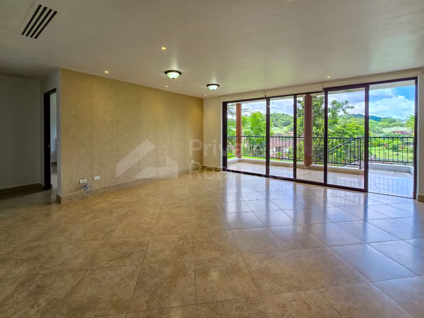 VENTA DE APARTAMENTO EN PH EMBASSY CLUB EN CLAYTON