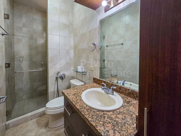 VENTA DE APARTAMENTO EN PH EMBASSY CLUB EN CLAYTON