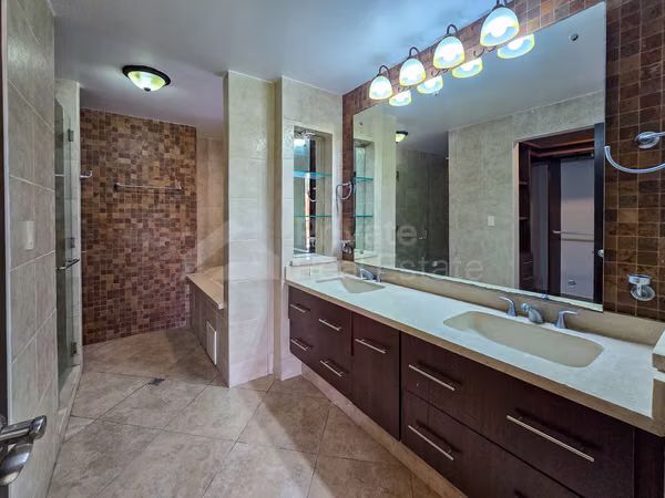 VENTA DE APARTAMENTO EN PH EMBASSY CLUB EN CLAYTON