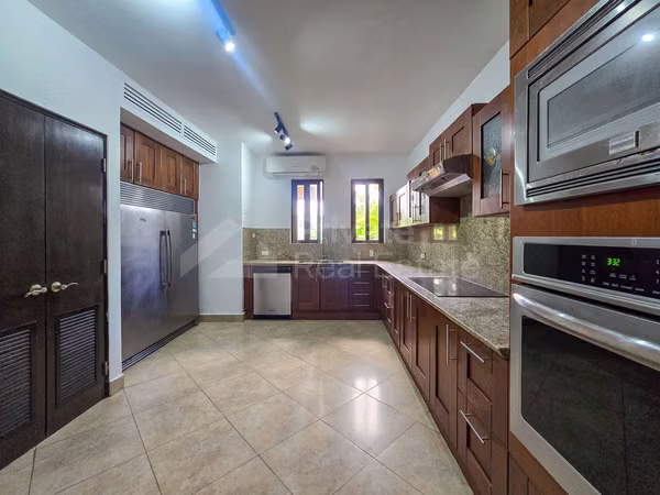 VENTA DE APARTAMENTO EN PH EMBASSY CLUB EN CLAYTON