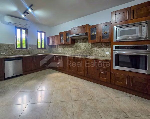 VENTA DE APARTAMENTO EN PH EMBASSY CLUB EN CLAYTON