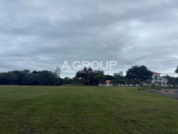 Se vende terreno de playa para desarrolo en Malibu - Gorgona