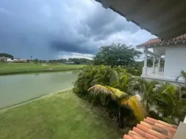 ESPECTACULAR CASA EN BUENAVENTURA