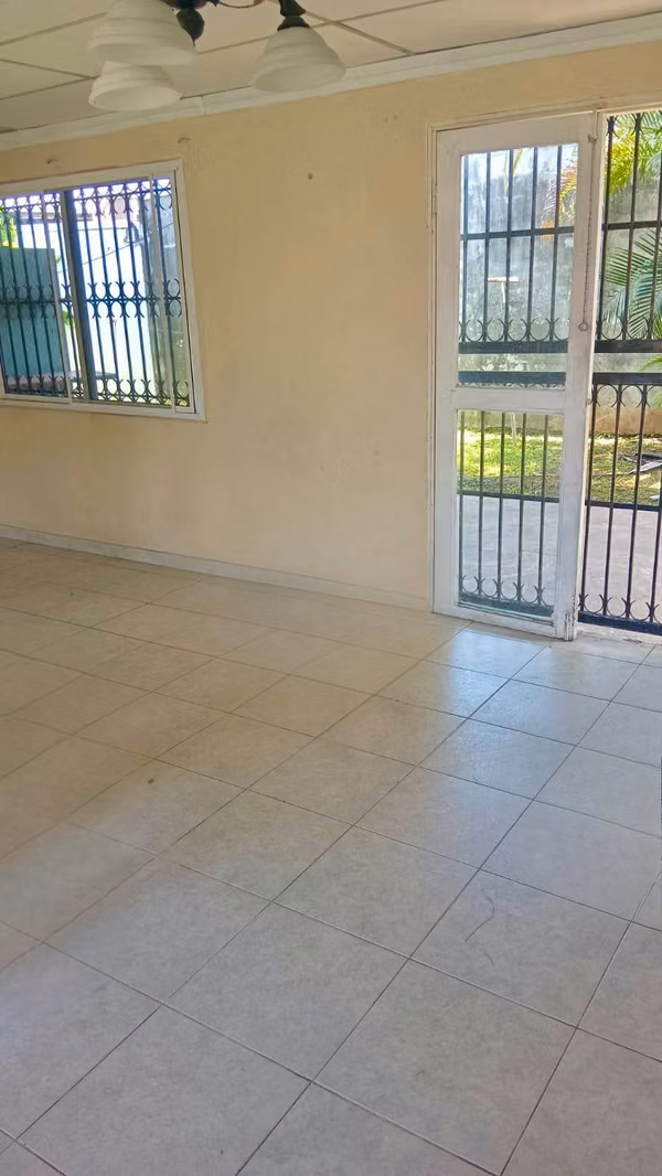 Rental House Residential with Garita, Las Sumbres - Remate