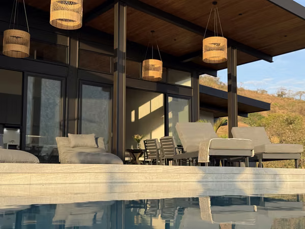 Big house for sale with ocean view in Cañas with 2300m2 land - 10 min. from Venao