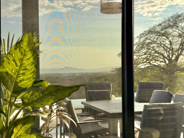 Big house for sale with ocean view in Cañas with 2300m2 land - 10 min. from Venao