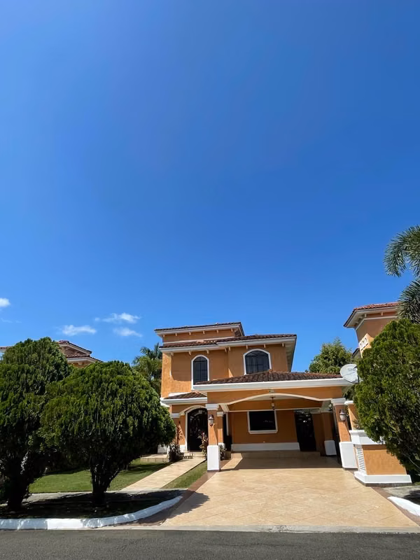 IMMACULATE SINGLE-FAMILY HOUSE WITH POOL FOR RENT - GATED COMMUNITY