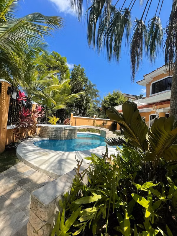 IMMACULATE SINGLE-FAMILY HOUSE WITH POOL FOR RENT - GATED COMMUNITY