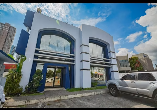 Edificio Corporativo  Alquiler – Costa del Este  Oficinas + Bodega | Alta visibilidad