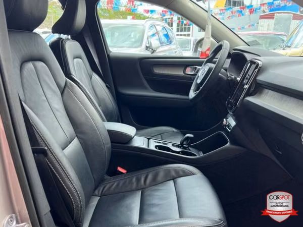 VOLVO XC40 2023  MILD HYBRID