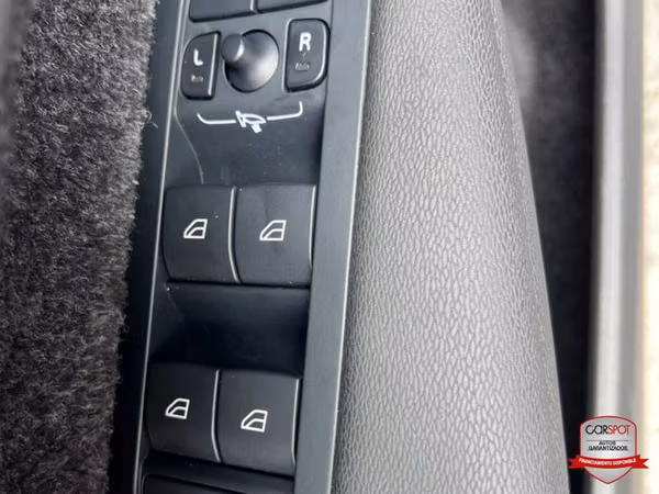 VOLVO XC40 2023  MILD HYBRID