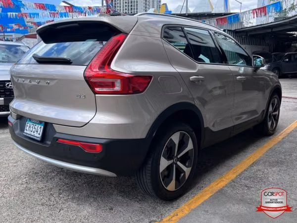 VOLVO XC40 2023  MILD HYBRID