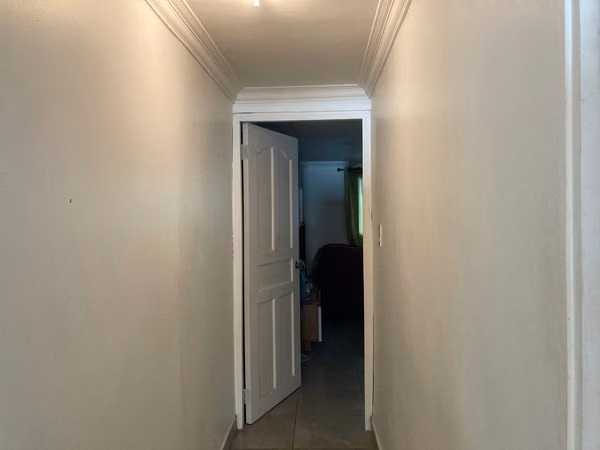 SE VENDE CASA DE 4 REC EN LAS ACACIAS CALLE PRINCIPAL NEGOCIABLE (CAMRO)