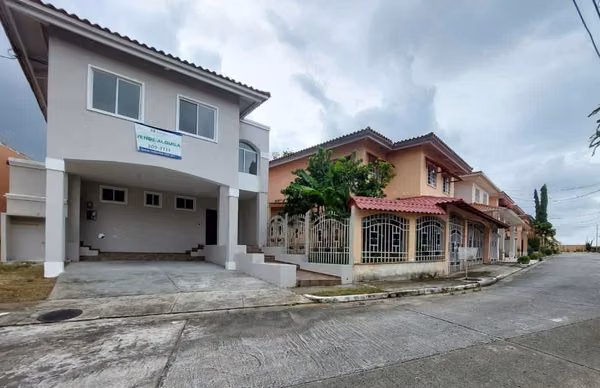 El Doral, El Bosque, Casa nueva en Venta.