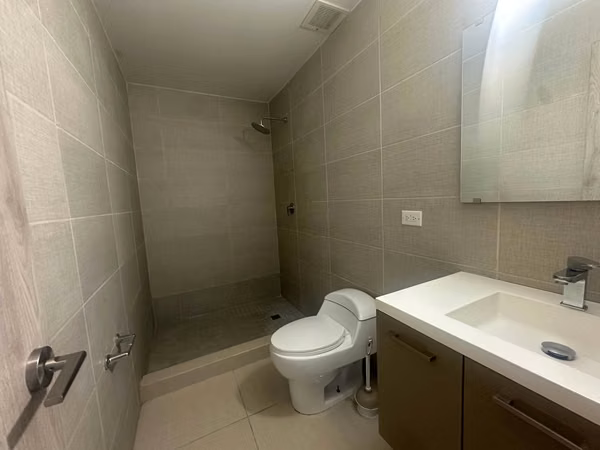 SE VENDE 43GV BELLA VISTA AVE. BALBOA LINEA BLANCA