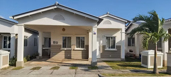 CASA EN VENTA - Las Olas, Playa Dorada - Vista Alegre Arraiján