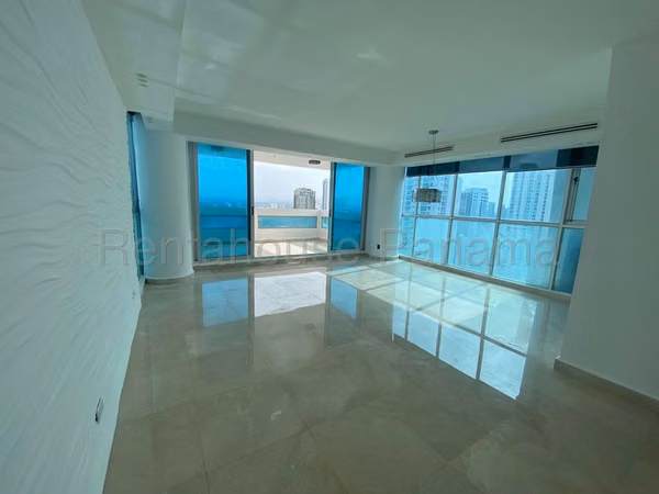 Vendo Apartamento Remodelado en PH The View, San Francisco 26-2953GG
