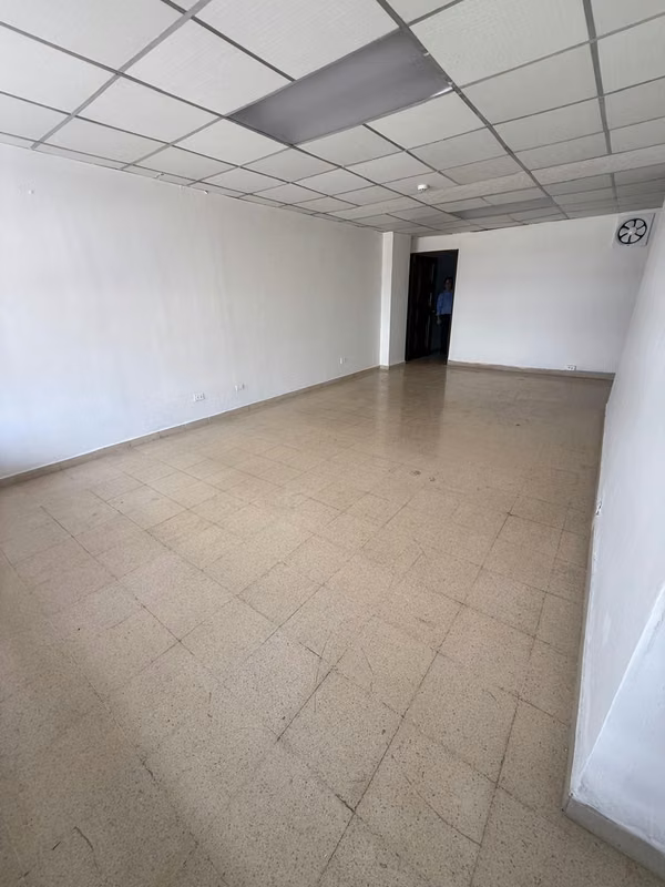 Alquiler de Local Comercial en Bella Vista, 80m2