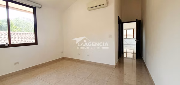 Clayton, Venta de Casa Unifamiliar en Sendero de Camino de Cruces con 2 terrazas