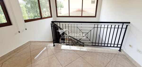 Clayton, Venta de Casa Unifamiliar en Sendero de Camino de Cruces con 2 terrazas