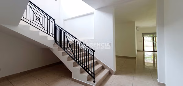 Clayton, Venta de Casa Unifamiliar en Sendero de Camino de Cruces con 2 terrazas