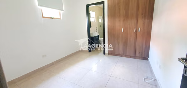 Clayton, Venta de Casa Unifamiliar en Sendero de Camino de Cruces con 2 terrazas