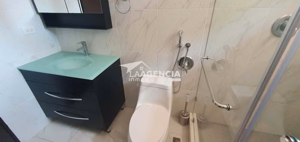 Clayton, Venta de Casa Unifamiliar en Sendero de Camino de Cruces con 2 terrazas
