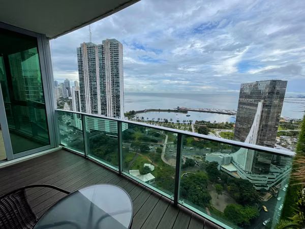 For rent alquila apartamento Ave Balboa vista al mar