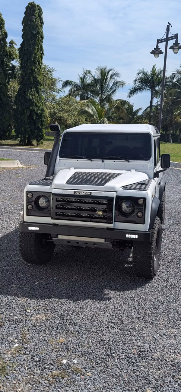 Land Rover Defender 90 Custom Build CLASSIC