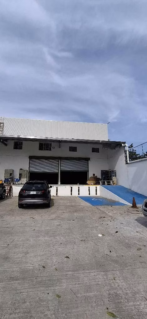 Vendo Galera 2400m2