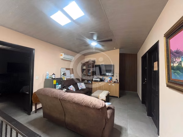 Venta Casa Condado del Rey Amplio Patio Lateral