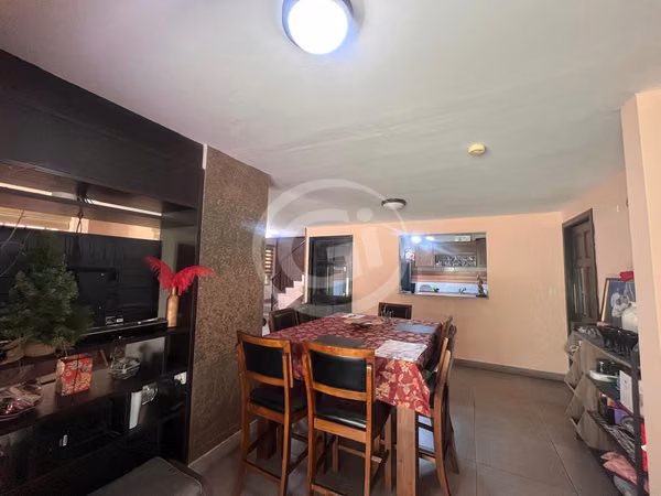 Venta Casa Condado del Rey Amplio Patio Lateral