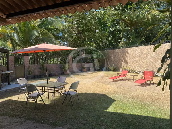 Venta Casa Condado del Rey Amplio Patio Lateral