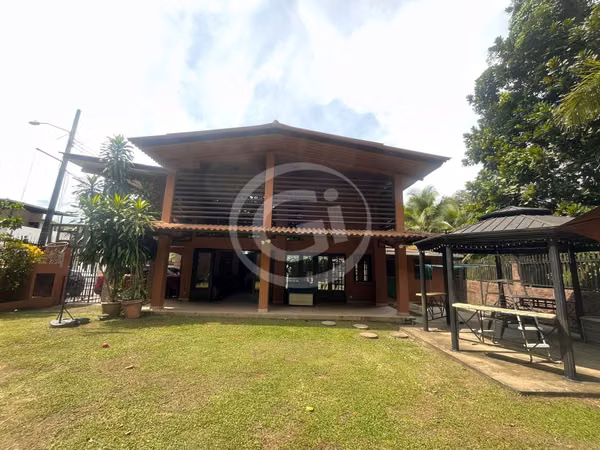 Venta Casa Condado del Rey Amplio Patio Lateral