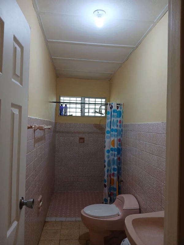 Rental of Furnished Quarters in Las Margaritas with Services Included
