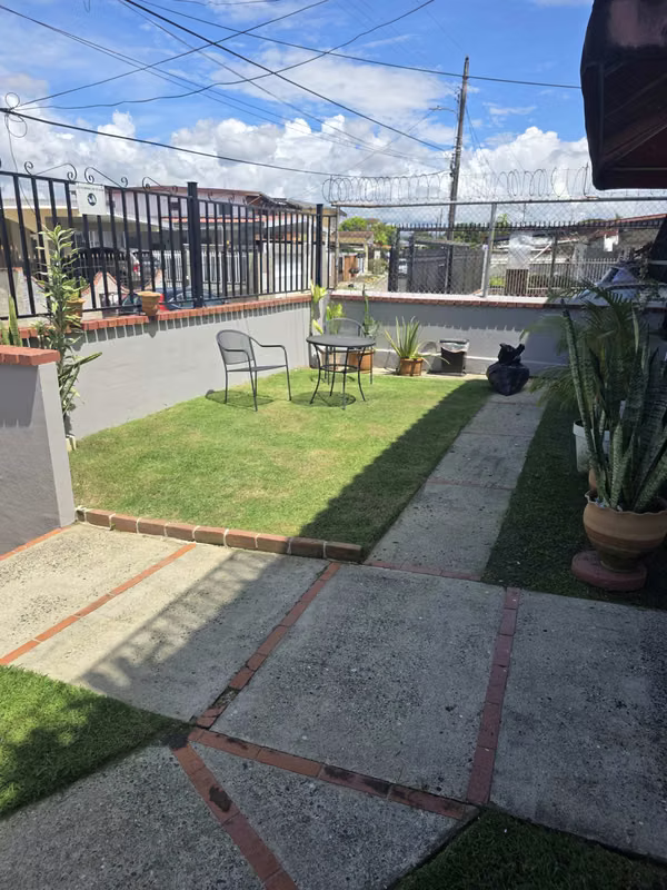 LINDO APARTAMENTO EN PLANTA BAJA CON JARDIN